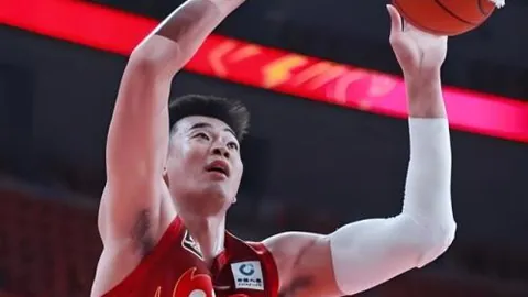 《蒯纪闻揭秘：顶级联赛常客的临时阵容，与广东队长期磨合的较量！》